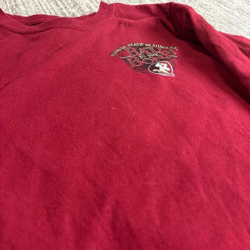 Gildan Men's Red and Burgundy T-shirt